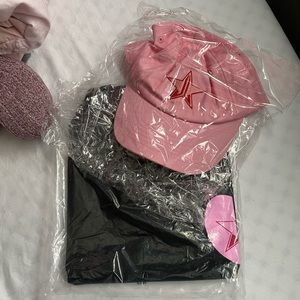Jeffree Star Merchandise - Hat & Medium Tshirt